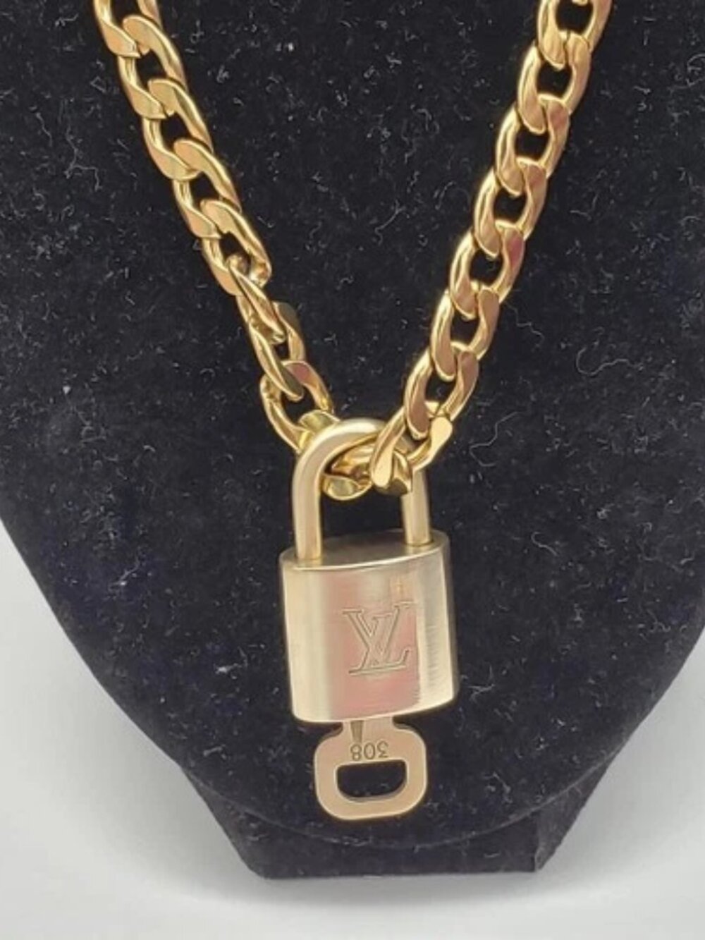 Gold-Plated Necklace with Authentic Louis Vuitton Padlock - Picture 5 of 6